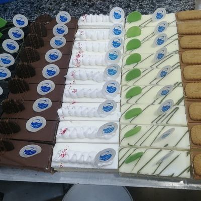 Deluxe Dozen Gateau
