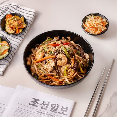 Mixed Stir Fry Noodles Chicken, Shrimp And Meat