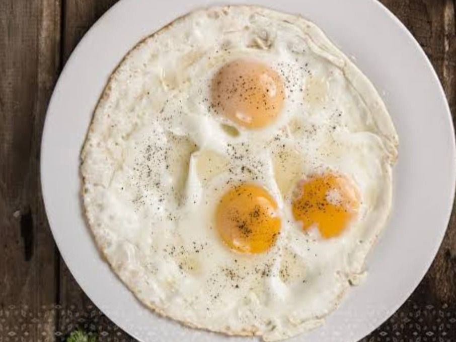 Sunny Side Up Eggs With Sumak