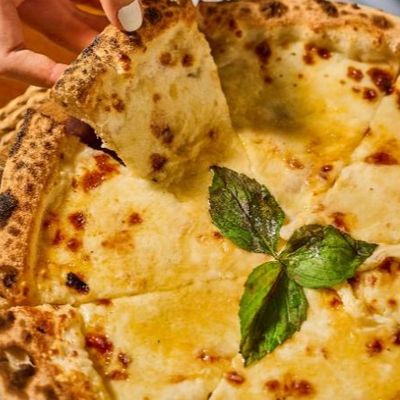 Quattro Formaggi Pizza