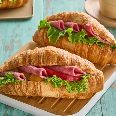 Roast beef croissant