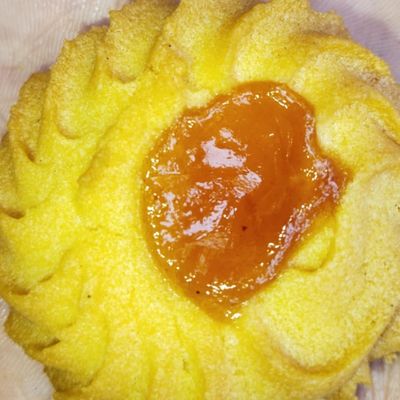 Lux Round Vanilla Biscuit