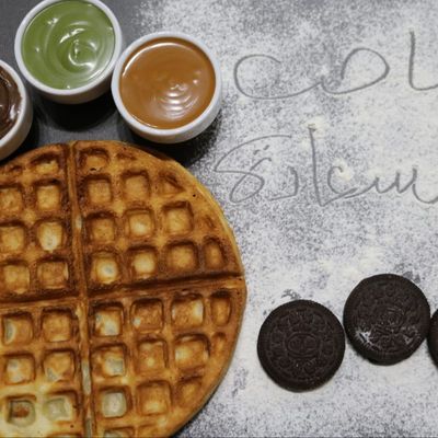 Premium Round Chocolate Waffle