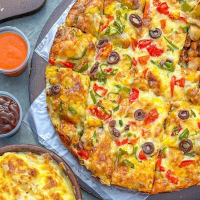 Oriental ranch chicken pizza