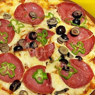 Salami Pizza