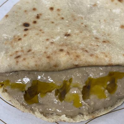 Sandwiche Foul With Flaxseed Oil