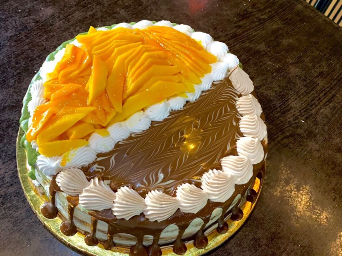 Half Chocolate And Half Mango Cake