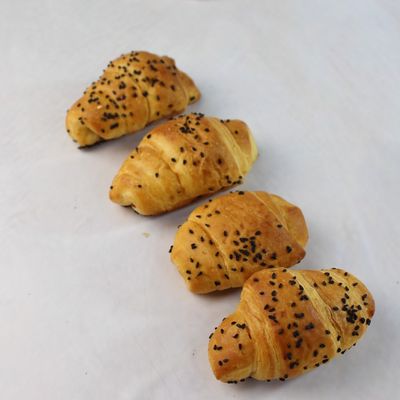 Mini croissant with pastrami