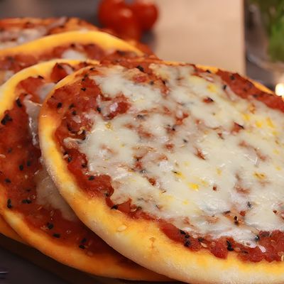 Red sauce baked manoucheh with mozzarella