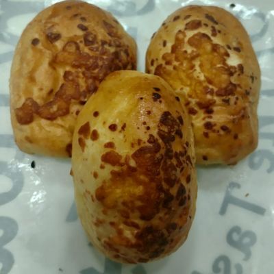 Cheese and olive cream disc