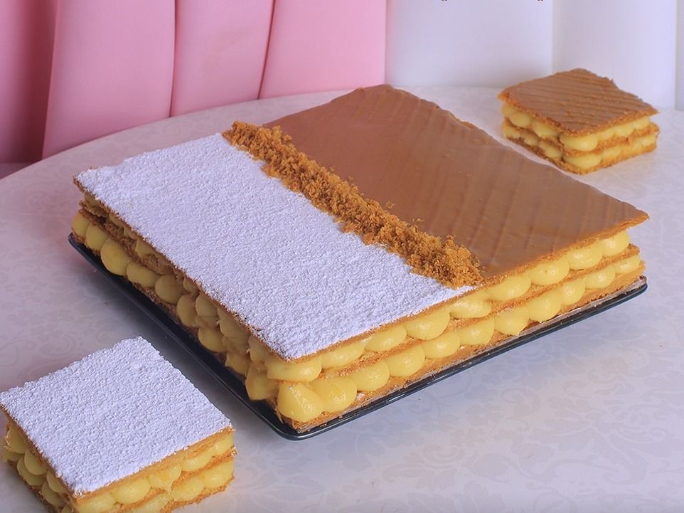Millefeuille Half Sugar & Half Lotus 22cm
