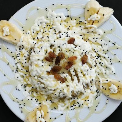 Banana Fattah with Cream Qeshta