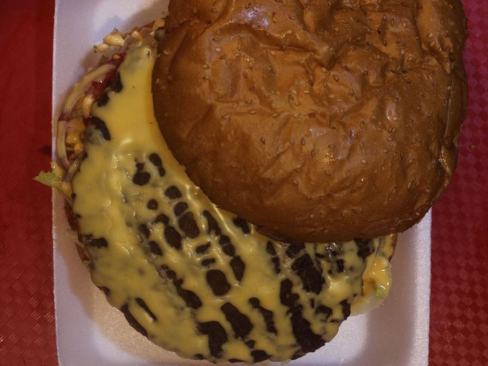 El Moudamer Burger Sandwich