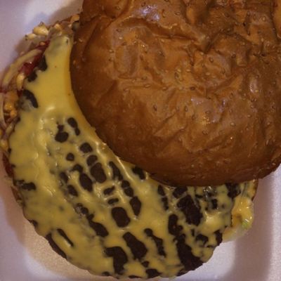 El Moudamer Burger Sandwich