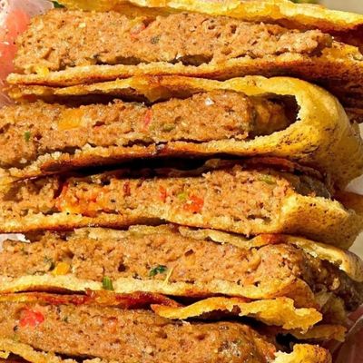 حواوشي لحم بقري مع جبنة موزاريلا