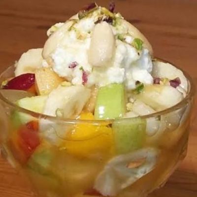 Fruit salad with ice cream, medium