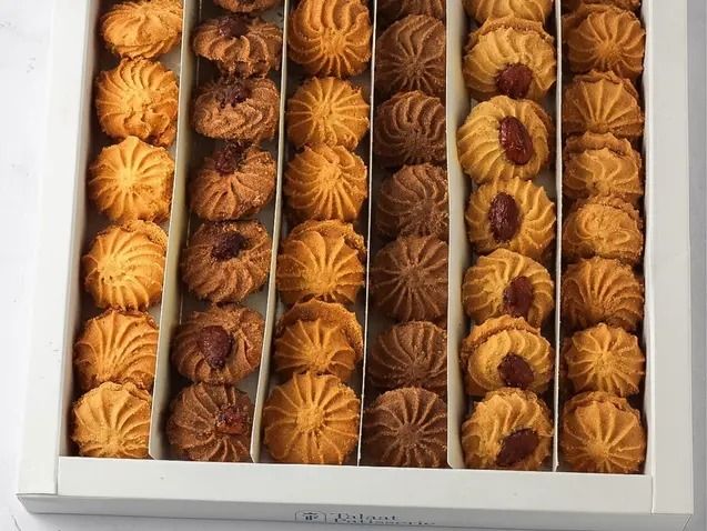 Petit Four Plates