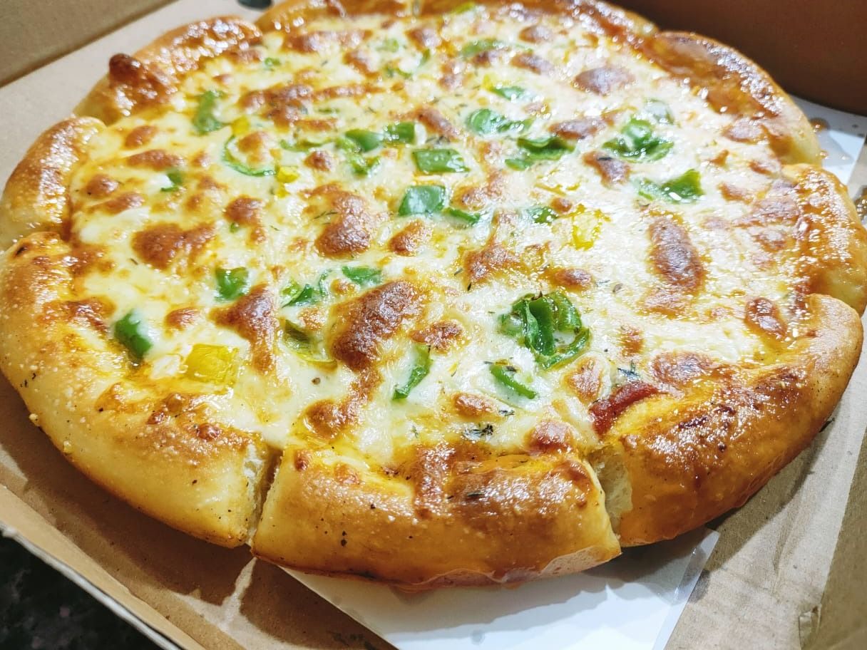 Quattro Formaggio Italian Pizza