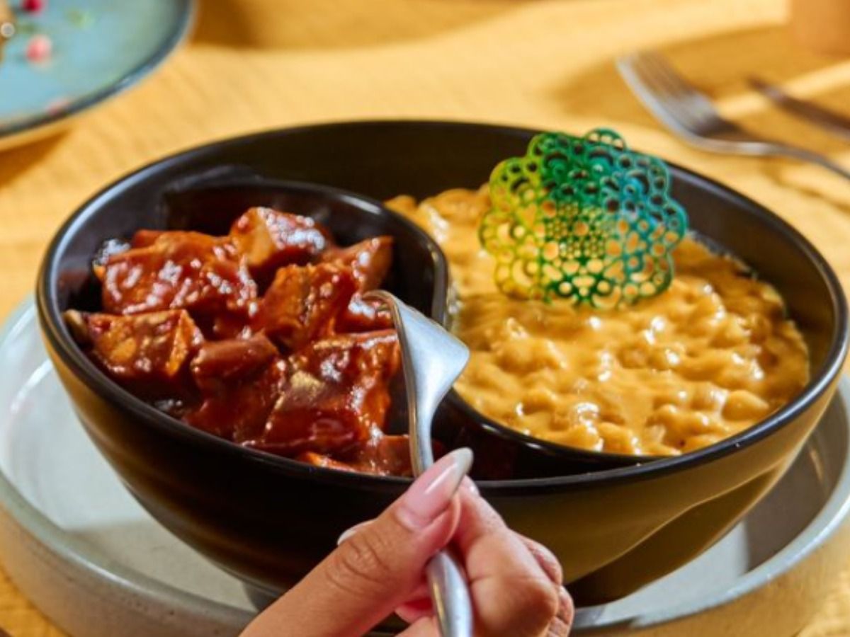 Mac N Cheese And Chicken BBQ