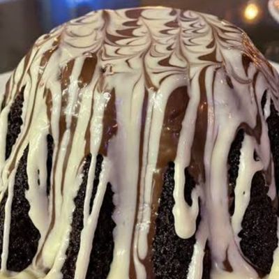 Molten White Chocolate Cake