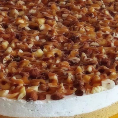 Caramel Cheesecake with Nuts