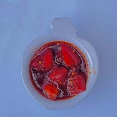 زيت صوص حار مع طماطم