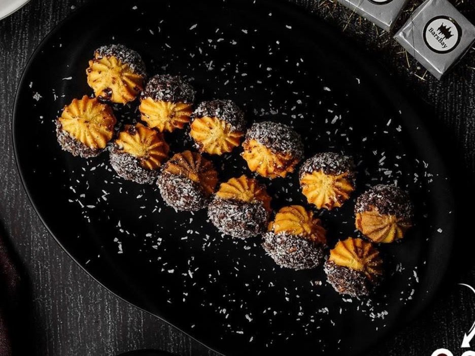 Petit Four Luxe