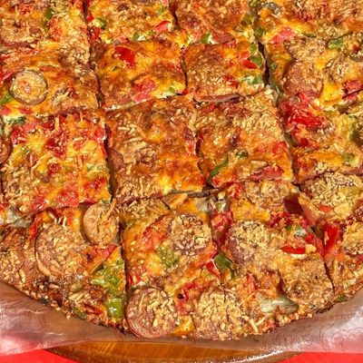 Oriental salami pizza