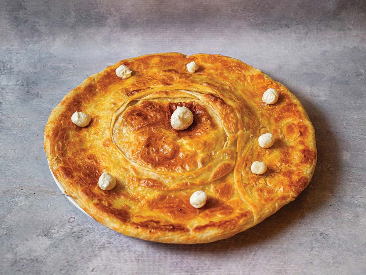 Feteer with cream and white honey