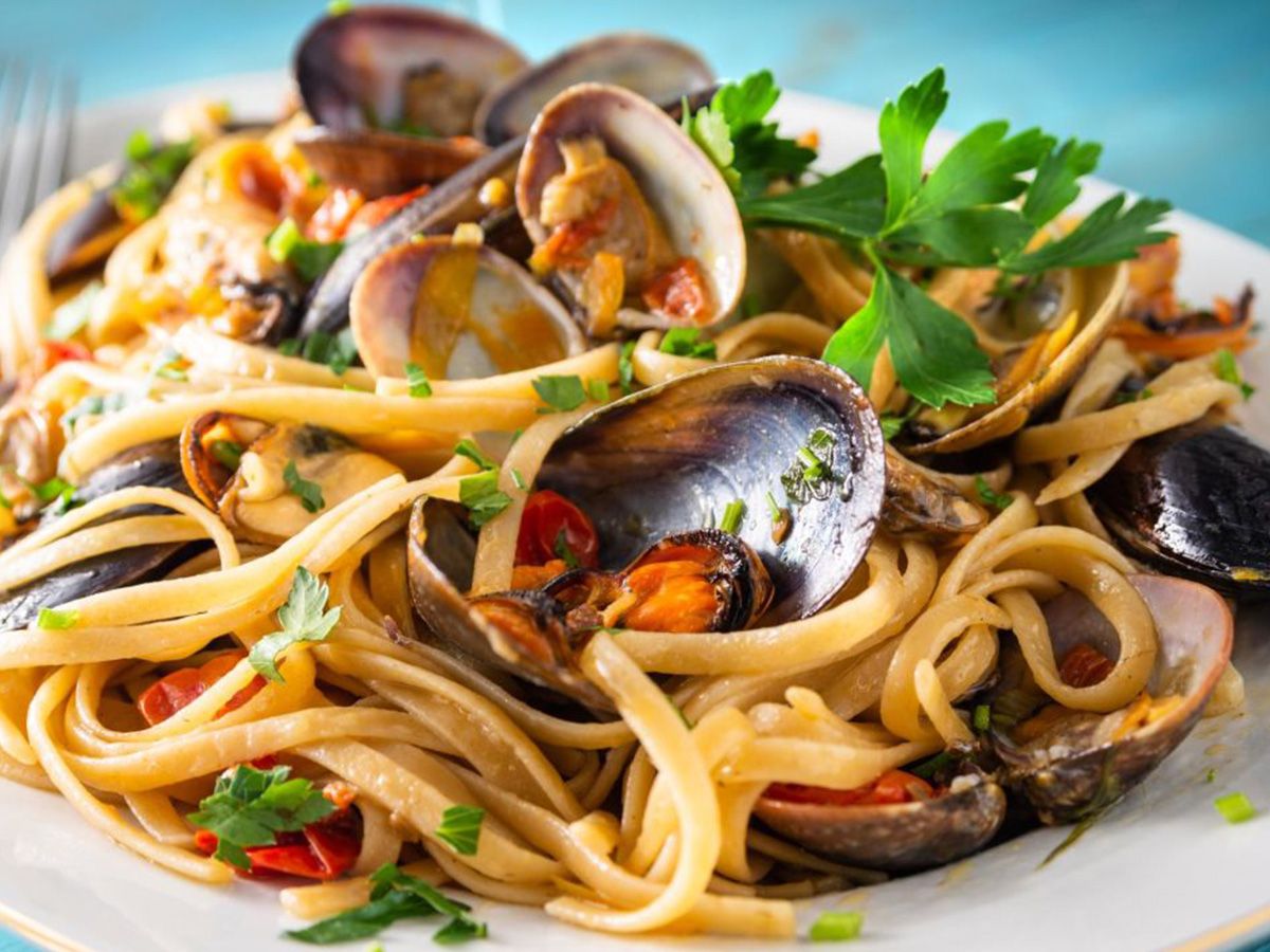 Napoletana Chili Mussels And Shrimp Pasta