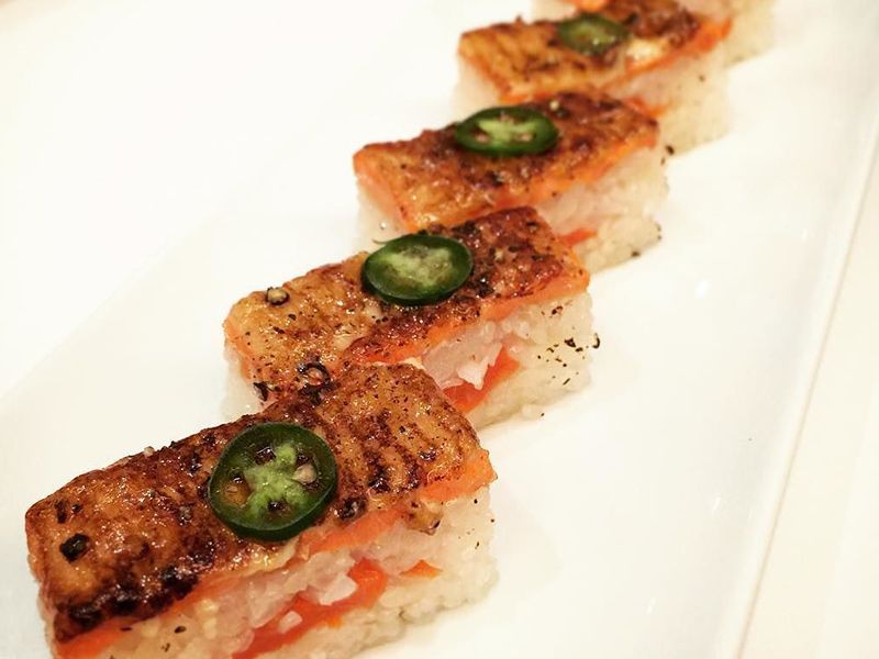 Oishi Spicy Salmon 6 Pieces