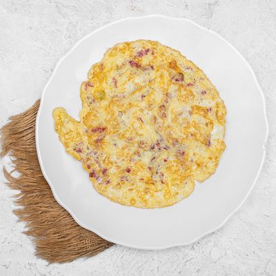 Omelette with pastrami patty