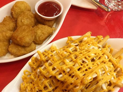 French Fries With Cheese And Chicken Nuggets Packet