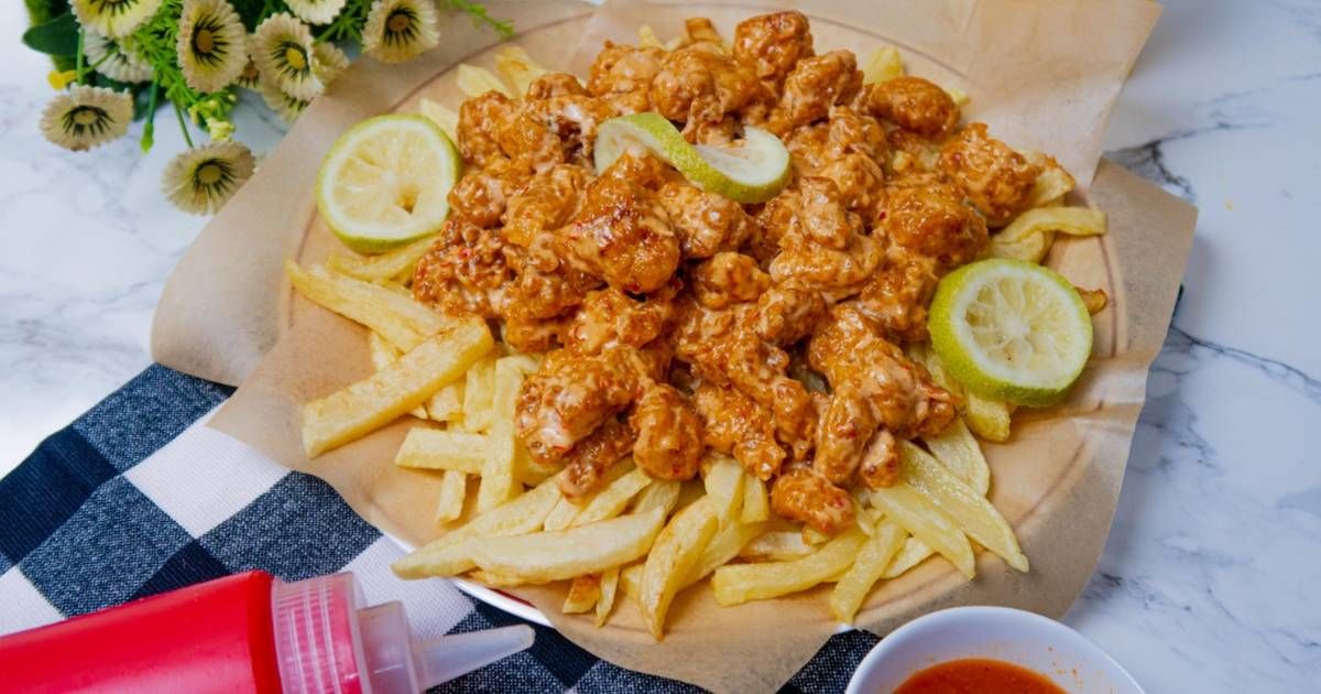 French Fries With Chicken And Curry Sauce