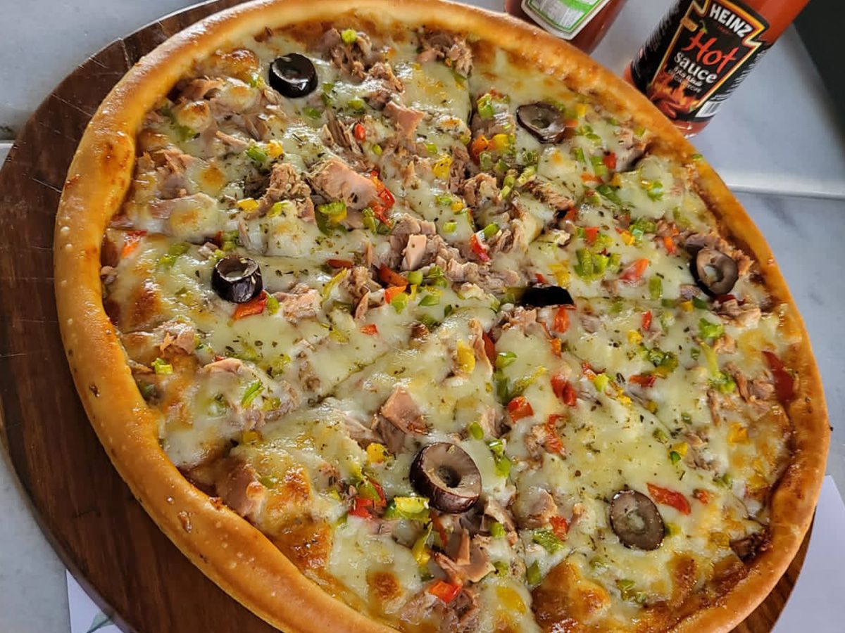 tuna pizza