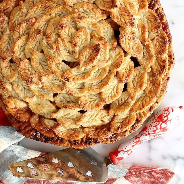Apple With Cinnamon Roll Pie