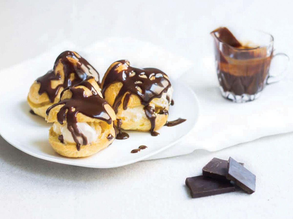 Profiteroles plate