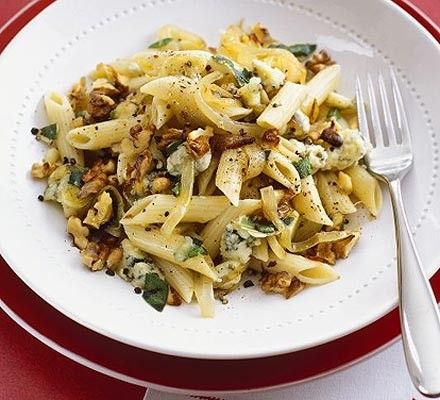 Chicken Pasta With Roquefort Cheese And White Sauce