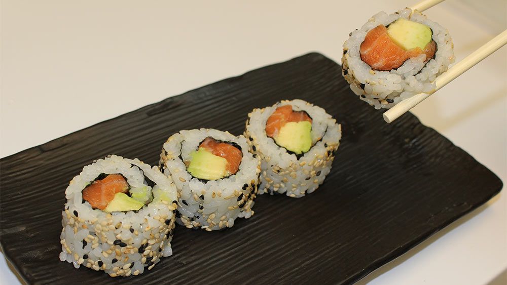 Ura Maki Salmon
