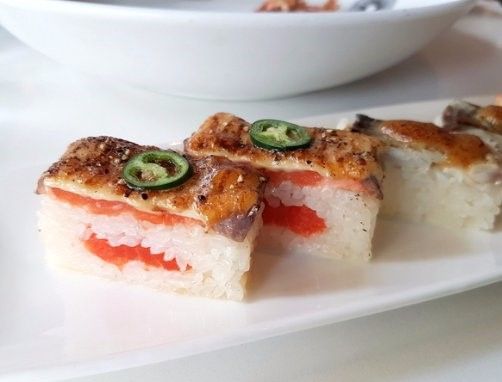Oshi Salmon Roll