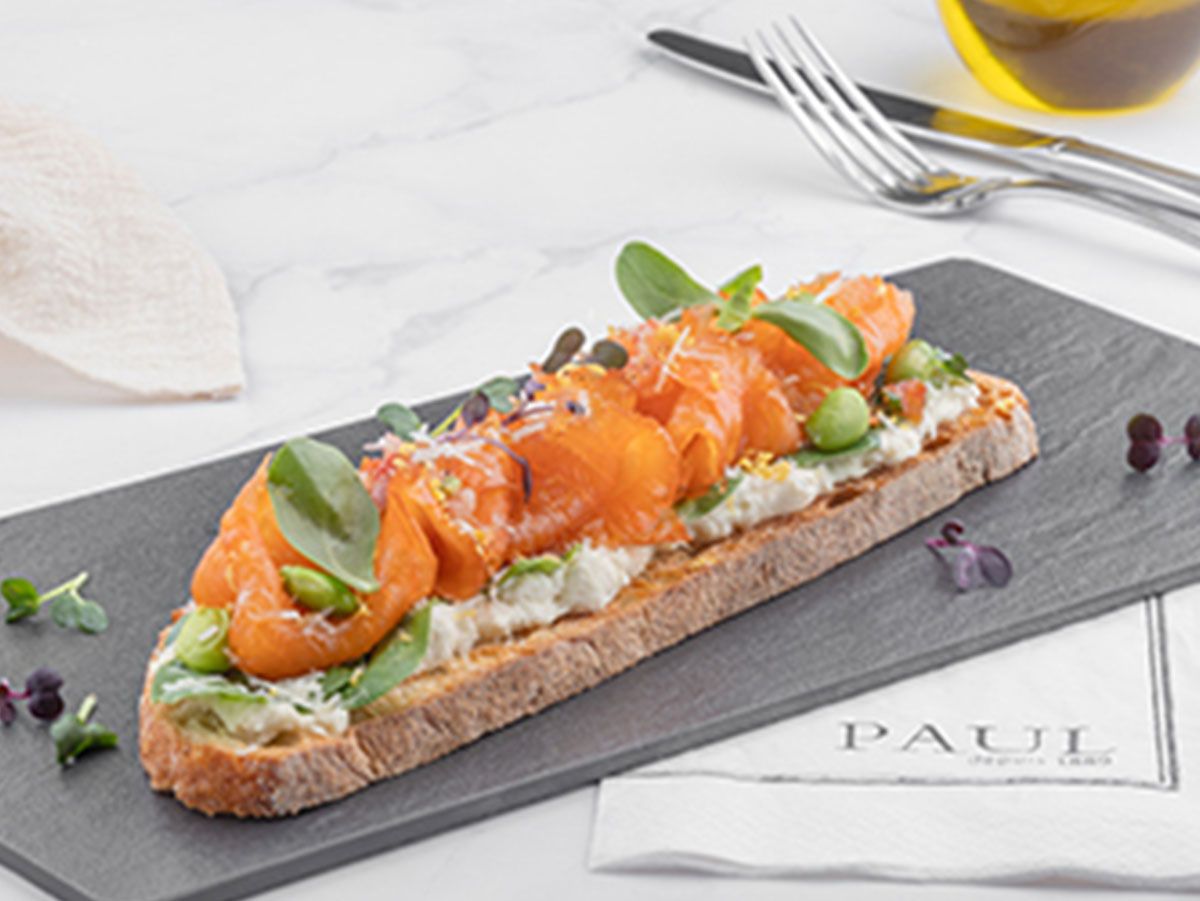 Horseradish Salmon Pizzetta