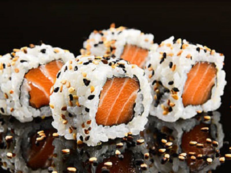 Salmon Ura Maki