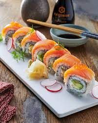 smoke salmon roll uramaki