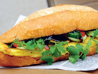 Plain Omelette With Oriental Sausage Sandwich