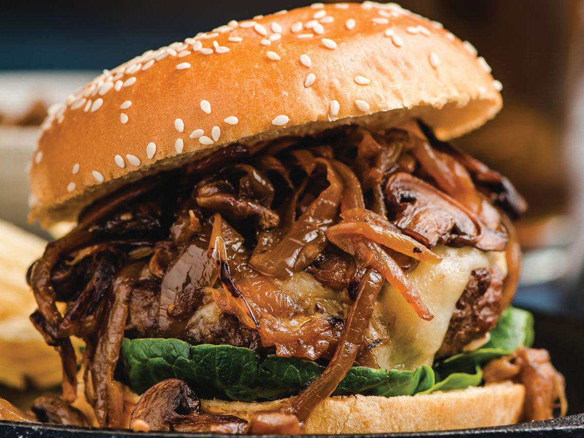 saet Safa mega burger sandwich