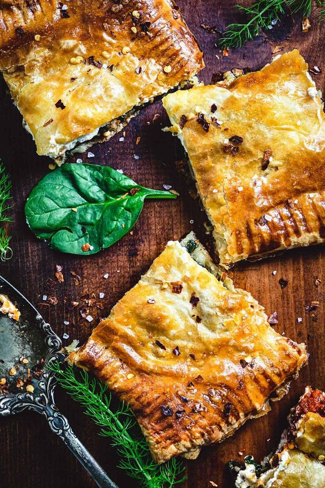 Medium Orientale Sausage Pie With Small Sugar Pie Offer