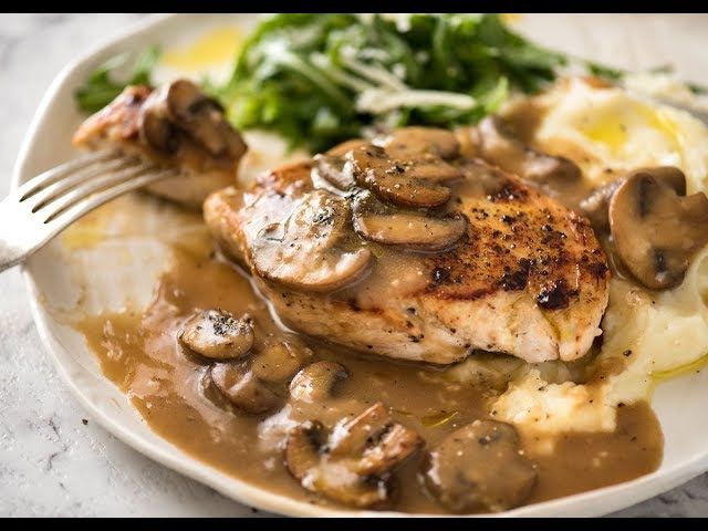 Chicken With Brown Mushroom Sauce
