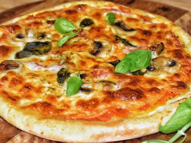 Seafood Pizza
