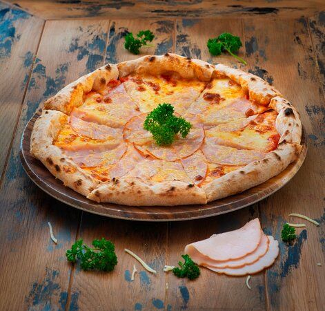 Mix Cheese With Smoked Turkey Pizza