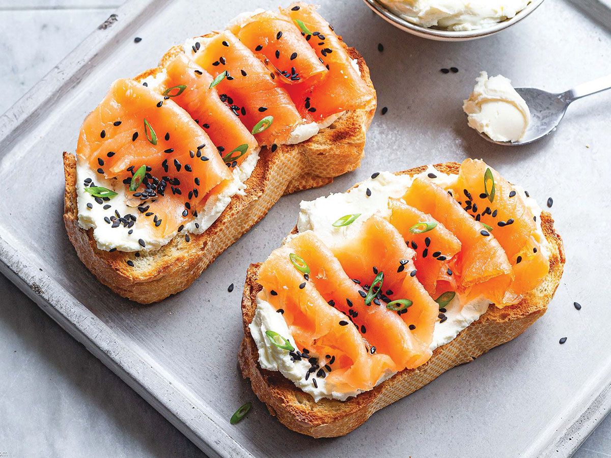 Smoked salmon toast